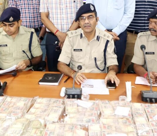 चलन से बाहर ₹1000-500 के ₹47 लाख के नोट जिन्न से बदलवाने जा रहा था जंगल