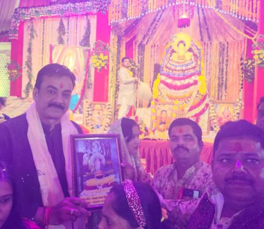 #Jhansi खाटूश्याम दरबार में दीपांश व लक्खा के भजनों की धूम