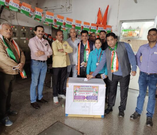 #Jhansi रेल में एनपीएस के मुद्दे पर NCRES का हड़ताल पर सहमति/असहमति हेतु मतदान शुरू