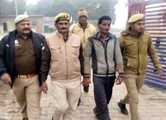 #झांसी में हत्या के डर से विपक्षी वृद्ध की गला काट कर हत्या, सरेंडर किया