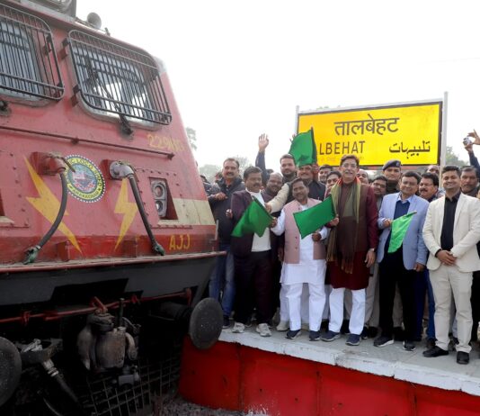 #झांसी मंडल के तालबेहट स्टेशन पर पुणे जम्मूतवी झेलम एक्सप्रेस के ठहराव का शुभारम्भ