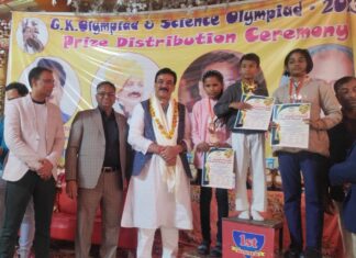 #, Jhansi जीके ओलंपियाड में 110 विद्यालयों के उत्कृष्ट छात्र छात्राओं को डाॅ० संदीप ने किया सम्मानित