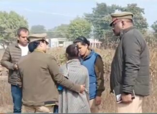 #झांसी में झाड़ियों में किशोरी की रक्त रंजित लाश प्रकरण के पीछे लव एंगल तो नहीं