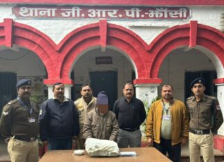 झांसी स्टेशन पर अंतरप्रांतीय तस्कर से 5.292 किग्रा गांजा बरामद