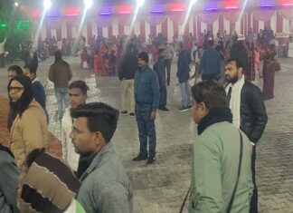 रेलवे कर्मचारी का रिटायरमेंट कार्यक्रम में अफरातफरी
