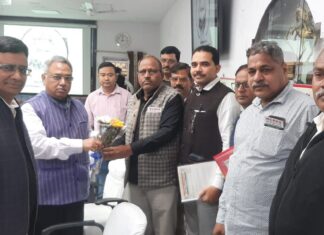 Jhansi NCRES ने महाप्रबंधक उमरे को दिया ज्ञापन