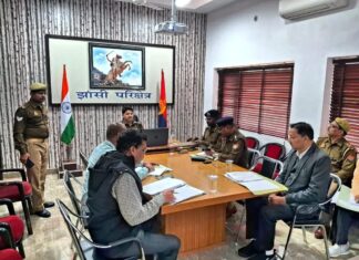 “झांसी रेंज में त्योहारों/ लोकसभा निर्वाचन को प्रभावित करने वाले कारकों का चिन्हीकरण कर प्रभावी कार्यवाही करें”