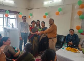 Jhansi एनसीआरईएस ने किया महिला कर्मियों को सम्मानित