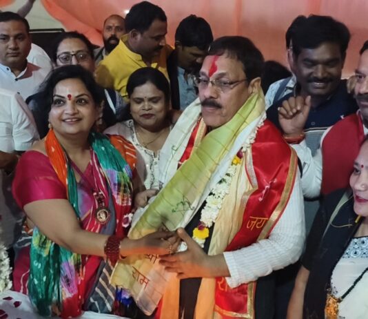 नवनिर्वाचित एमएलसी राम तीर्थ सिंघल का झांसी में जबरदस्त स्वागत