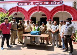 उड़ीसा से जयपुर जा रही 9.445 किग्रा गांजा की खेप ले जाते महिला झांसी स्टेशन पर पकड़ी