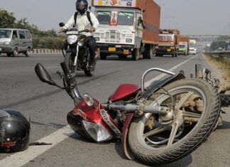 शिवपुरी हाईवे पर सड़क पार करते बाइक की चपेट में आया, राहगीर सहित दो की दर्दनाक मौत