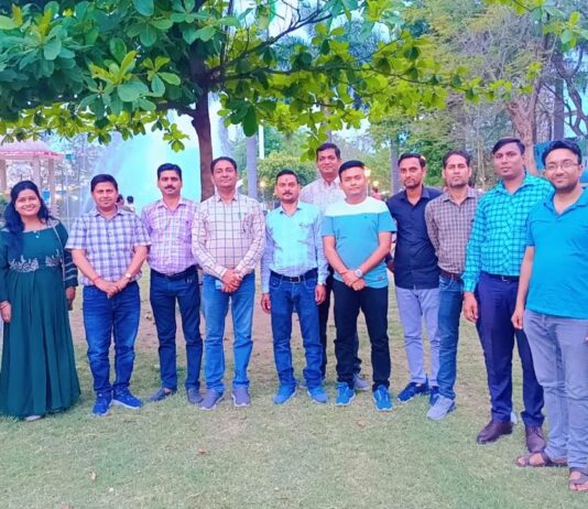 #Jhansi कोरोना काल में अस्थाई रूप से बढ़ाये गए समय को स्थाई रूप देने से आक्रोश