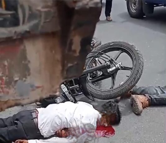 Jhansi खड़े ट्रक में घुसी बाइक, दूल्हा व साढू की दर्दनाक मौत