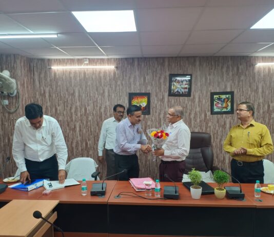 #Jhansi एनसीआरईएस की कारखाना शाखाओं ने दिया ज्ञापन