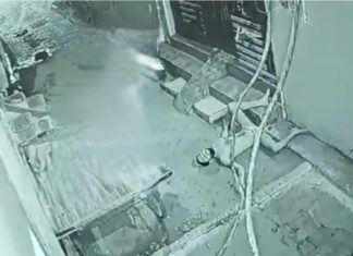 #Jhansi गैस सिलिंडर हाकर की छत से गिरकर मौत