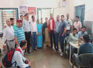 Jhansi एनपीएस के विरोध में प्रदर्शन