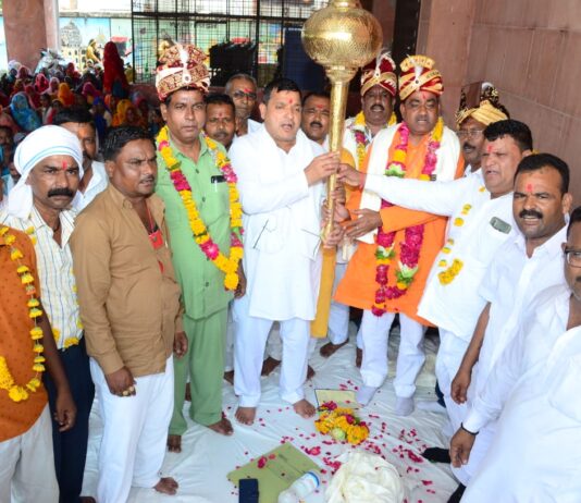 #Jhansi संयुक्त महासंघर्ष समिति का अनशन समाप्त