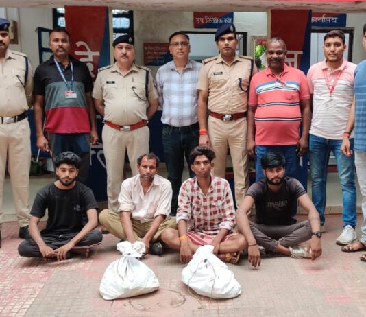ग्वालियर -मुरैना के मध्य 3 माह से कापर केबल काट कर बेच रहे 2 हत्थे चढ़े