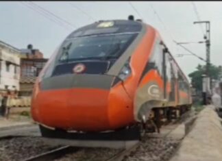 वंदे भारत एक्सप्रेस से फिर टकराई गाय, इमरजेंसी ब्रेक लगाए