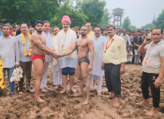 #Jhansi मंशानाथ महादेव मंदिर पर कुश्ती प्रतियोगिता हुई