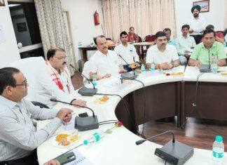 #Jhansi विद्यालय के आस-पास 100 मीटर की परिधि में गुटका, बीड़ी, सिगरेट, पान मसाला की दुकानों पर लगायें अंकुश