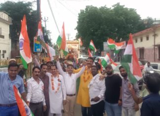 झांसी मीडिया क्लब ने निकाली भव्य तिरंगा यात्रा
