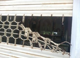 #Jhansi जैन मंदिर से अष्टधातु की मूर्तियां चोरी, आक्रोश