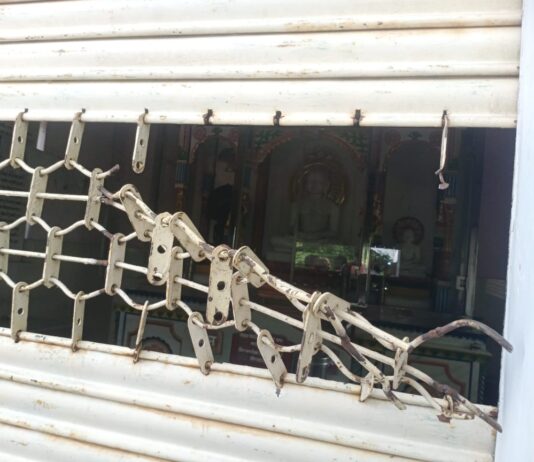 #Jhansi जैन मंदिर से अष्टधातु की मूर्तियां चोरी, आक्रोश