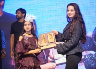 #Jhansi कहकशां कुशवाहा व यामिनी सिंह ने मनवाया अभिनय प्रतिभा का लोहा