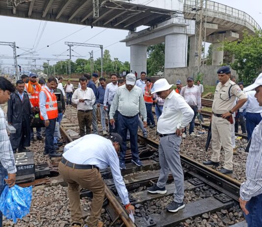 डीआरएम द्वारा झांसी –ललितपुर रेलखंड का संरक्षा निरीक्षण