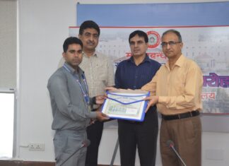 महाप्रबन्धक ने 9 रेल कर्मचारियों को प्रदान किए संरक्षा पुरस्कार