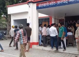 #Jhansi युवक को जनता ने दबोचा, साथी रफूचक्कर