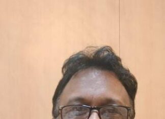 प्रधान मुख्य वाणिज्य प्रबंधक उमरे द्वारा झांसी स्टेशन व माल गोदाम का निरीक्षण