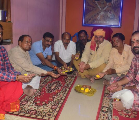 #Jhansi दुर्गा उत्सव महासमिति ने की मां पीतांबरा की महाआरती