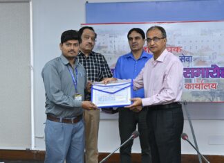 जीएम ने झांसी मंडल के कर्मचारी समेत 8 को प्रदान किए संरक्षा पुरस्कार
