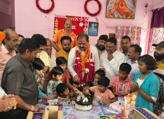 #Jhansi सदर विधायक पं.रवि शर्मा का जन्मदिन जश्न के साथ धूमधाम से मनाया