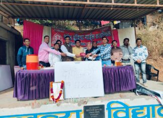#Jhansi आल इंडिया गार्ड्स कॉन्सिल ने बच्चों को उपहार किए वितरित