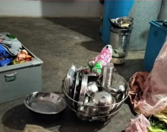 #Jhansi दंपत्ति कुंभ गए, चोर लाखों के आभूषण व नकदी उड़ा ले गए