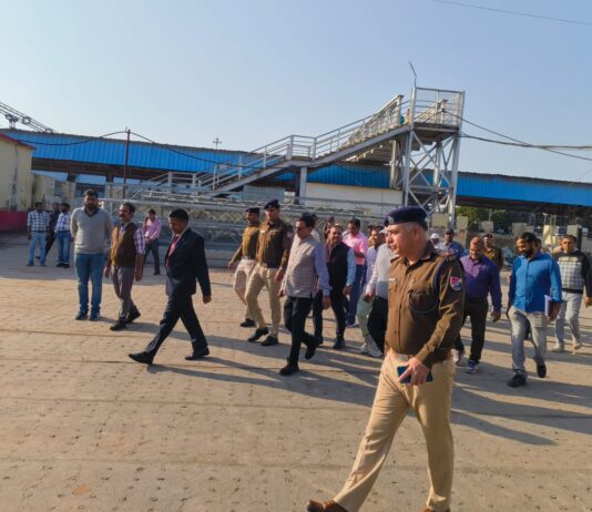 डीआरएम द्वारा ग्वालियर स्टेशन का निरीक्षण, भीड़ प्रबंधन, सुरक्षा व्यवस्था का जायजा लिया