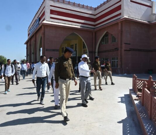 डीआरएम द्वारा वीरांगना लक्ष्मीबाई झांसी – खजुराहो रेलखंड का निरीक्षण