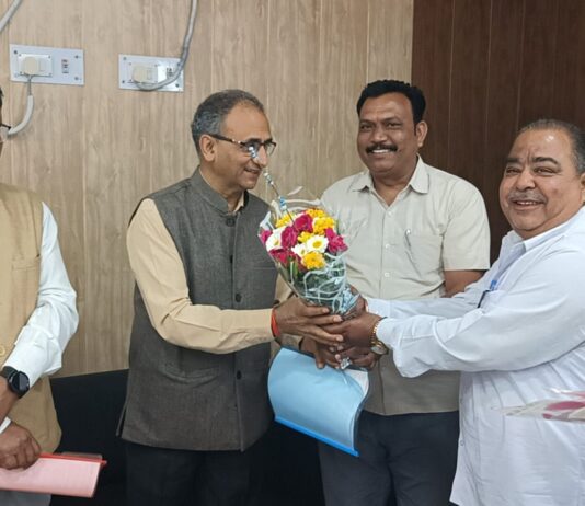 #Jhansi एनसीआरएमयू ने महा प्रबंधक प्रयागराज को दिया 15 सूत्री ज्ञापन