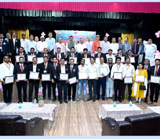 #Jhansi प्रयागराज महाकुंभ के सफल आयोजन पर रेलवे कर्मियों का सम्मान