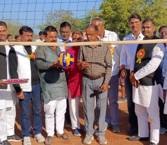 दो दिवसीय विवेक निरंजन क्षेत्रीय वॉलीबॉल पुरुष टूर्नामेंट शुरू