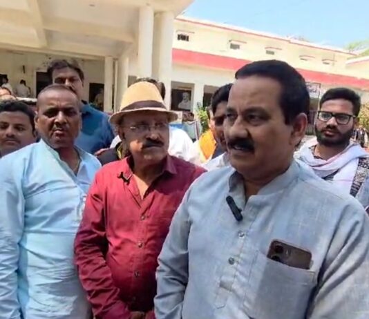 #Jhansi #BKD के प्रबंधतंत्र के खिलाफ बुमुम़ो ने मोर्चा खोला