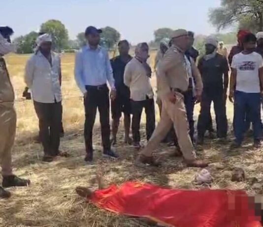 #Jhansi बेटे के बाद #कर्ज से तंग #किसान ने खेत में दी जान