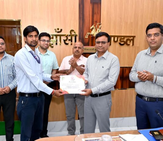 “एम्प्लाई ऑफ द मंथ” सम्मान से नवाजे गए लोको पायलट अमित कुमार