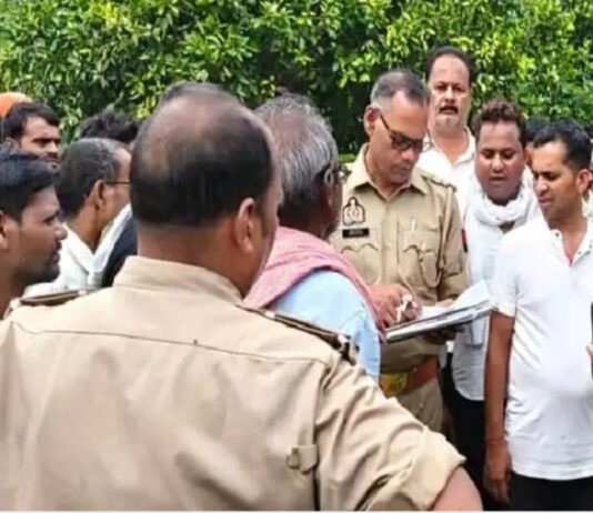 #Jhansi खेत के कमरे में फंदे पर लटकी मिली महिला