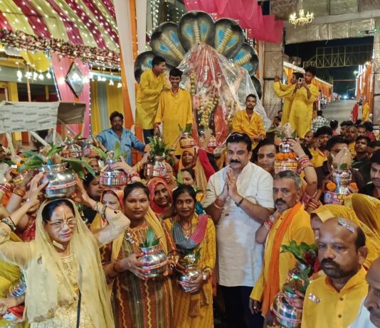 भगवान श्री गणेश के आठ रूपों की डॉ० संदीप की अगुवाई में भव्य कलश यात्रा