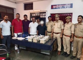 पिट्ठू बैग में थाणे से उड़ाए 80 लाख रुपए रुपए सहित ट्रेन में पकड़ा गया