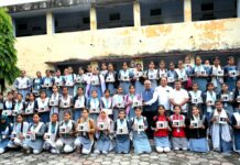 #Jhansi बीबीसी में छात्र छात्राओं को 268 टेबलेट वितरित